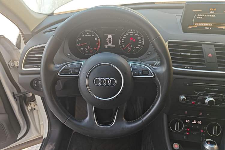 Used Audi Q3 2018 30th Anniversary Edition 30 TFSI Fashion Model Steering Wheel