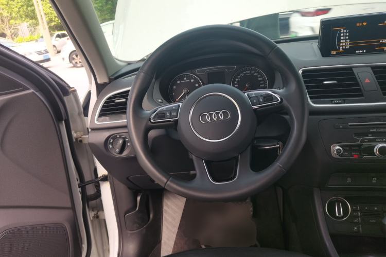 Used Audi Q3 2018 30 TFSI Fashion Edition Collector's Version Steering Wheel