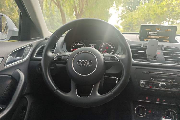 Used Audi Q3 2018 30th Anniversary Edition 30 TFSI Fashion Model Steering Wheel