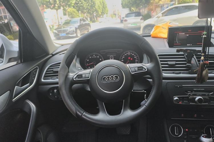 Used Audi Q3 2018 30th Anniversary Edition 30 TFSI Fashion Model Steering Wheel