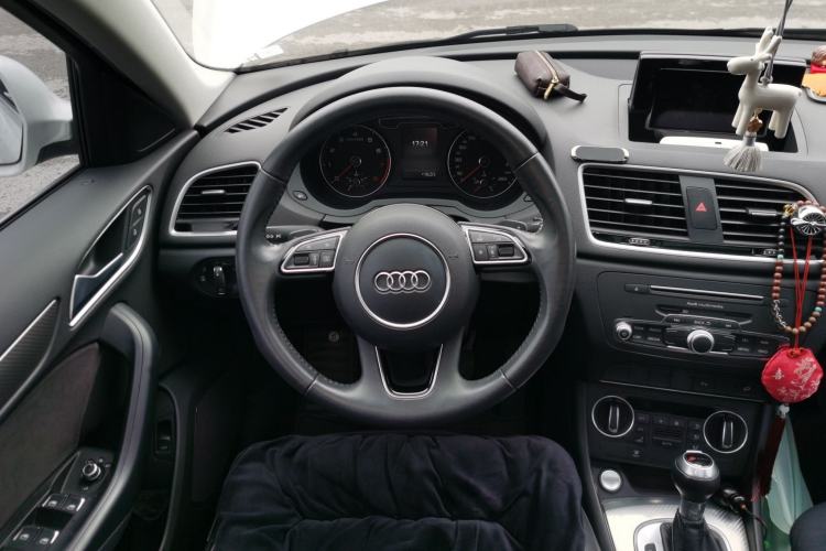 Used Audi Q3 2018 30th Anniversary Edition 35 TFSI Sport Model Steering Wheel