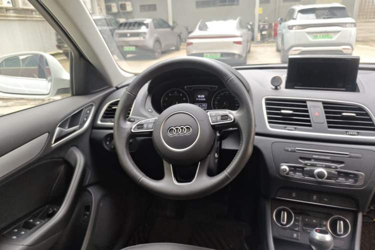 Used Audi Q3 2018 30th Anniversary Edition 30 TFSI Fashion Model Steering Wheel
