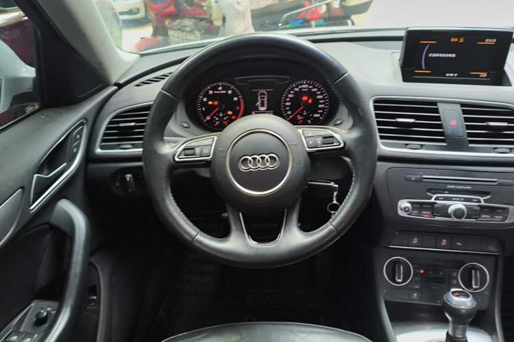 Used Audi Q3 2018 30 TFSI Fashion Edition Collector's Version Steering Wheel