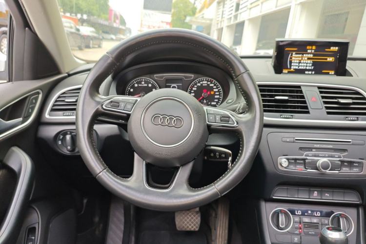 Used Audi Q3 2018 35 TFSI Fashion Edition Collector's Model Steering Wheel