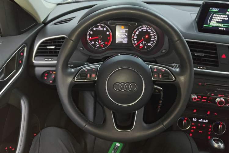 Used Audi Q3 2018 30th Anniversary Edition 30 TFSI Fashion Model Steering Wheel
