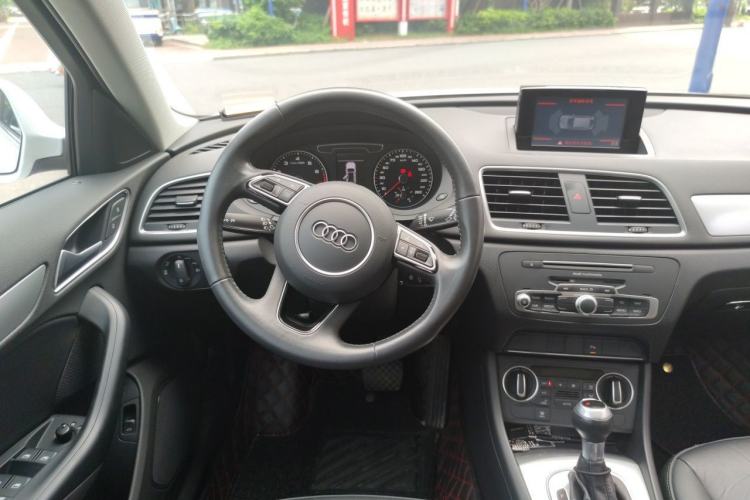 Used Audi Q3 2018 30th Anniversary Edition 30 TFSI Fashion Model Steering Wheel