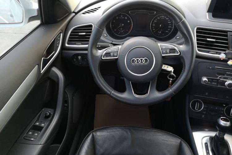 Used Audi Q3 2018 35 TFSI Fashion Edition Collector's Model Steering Wheel