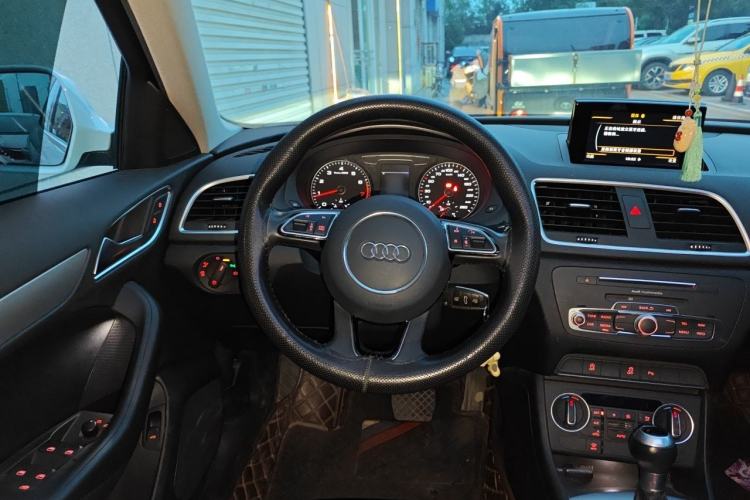 Used Audi Q3 2018 30th Anniversary Edition 30 TFSI Fashion Model Steering Wheel