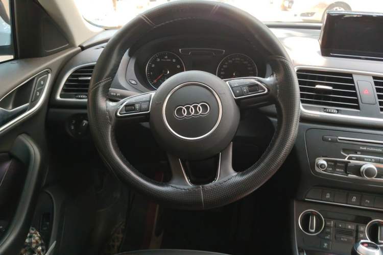 Used Audi Q3 2018 30 TFSI Fashion Edition Collector's Version Steering Wheel