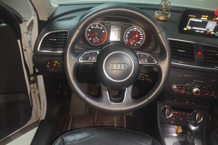 Used Audi Q3 2018 30th Anniversary Edition 30 TFSI Fashion Model Steering Wheel