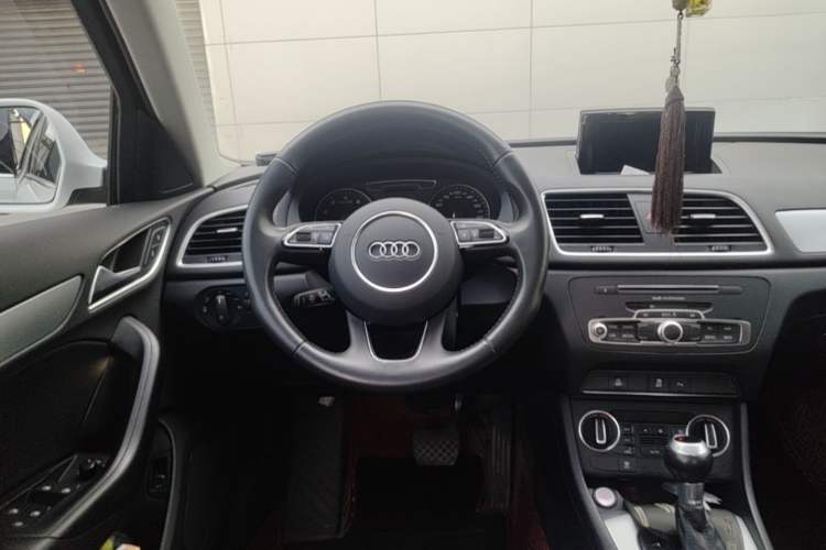 Used Audi Q3 2018 30th Anniversary Edition 30 TFSI Fashion Model Steering Wheel