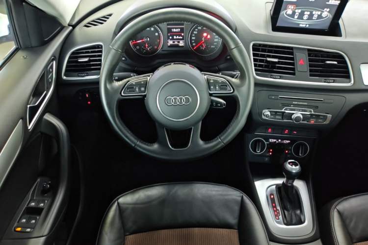 Used Audi Q3 2018 30 TFSI Fashion Edition Collector's Version Steering Wheel