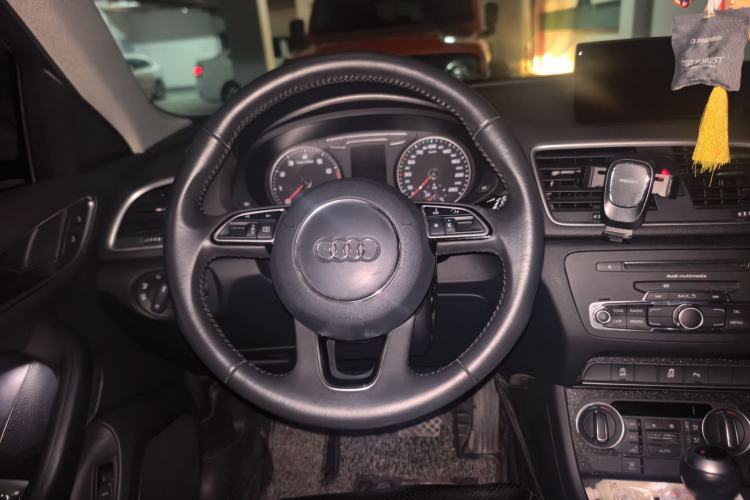 Used Audi Q3 2018 30th Anniversary Edition 30 TFSI Fashion Model Steering Wheel