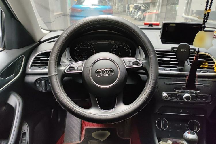 Used Audi Q3 2018 30 TFSI Fashion Edition Collector's Version Steering Wheel