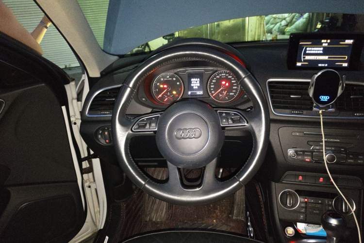 Used Audi Q3 2018 30th Anniversary Edition 30 TFSI Fashion Model Steering Wheel