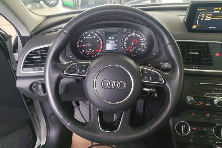 Used Audi Q3 2018 30th Anniversary Edition 35 TFSI Fashion Model Steering Wheel