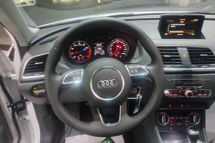 Used Audi Q3 2018 30 TFSI Fashion Edition Collector's Version Steering Wheel