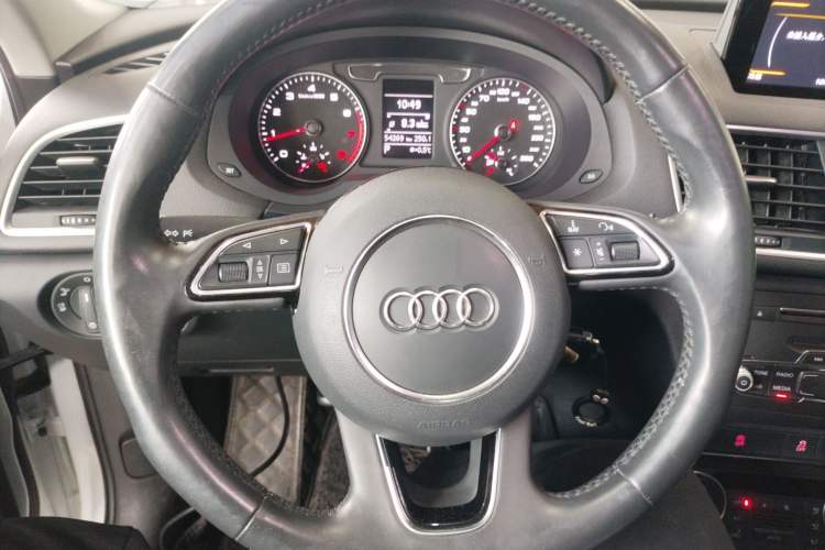 Used Audi Q3 2018 30 TFSI Fashion Edition Collector's Version Steering Wheel