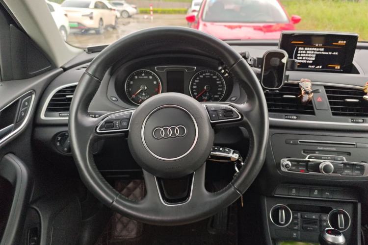 Used Audi Q3 2018 30th Anniversary Edition 30 TFSI Fashion Model Steering Wheel