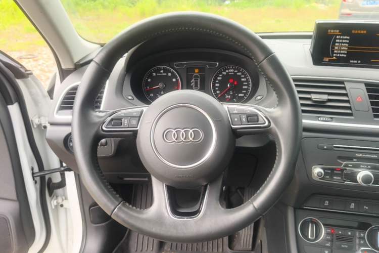 Used Audi Q3 2018 30 TFSI Fashion Edition Collector's Version Steering Wheel