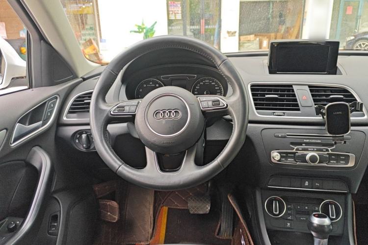 Used Audi Q3 2018 30th Anniversary Edition 30 TFSI Fashion Model Steering Wheel