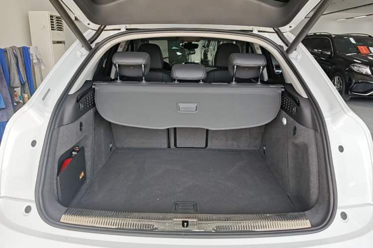 Used Audi Q3 2018 30th Anniversary Edition 30 TFSI Style Model Trunk