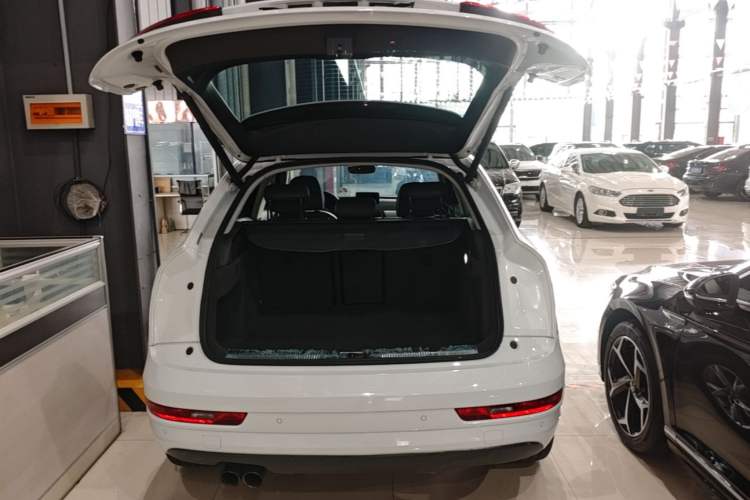 Used Audi Q3 2018 30th Anniversary Edition 30 TFSI Fashion Model Trunk