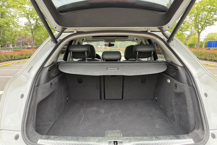 Used Audi Q3 2018 30th Anniversary Edition 30 TFSI Fashion Model Trunk