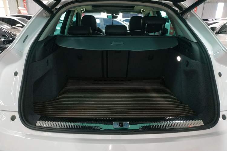 Used Audi Q3 2018 30th Anniversary Edition 30 TFSI Fashion Model Trunk