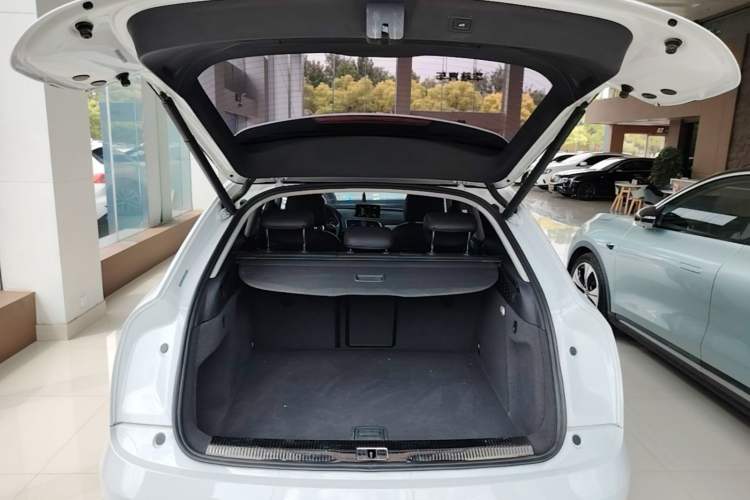 Used Audi Q3 2018 30th Anniversary Edition 30 TFSI Fashion Model Trunk