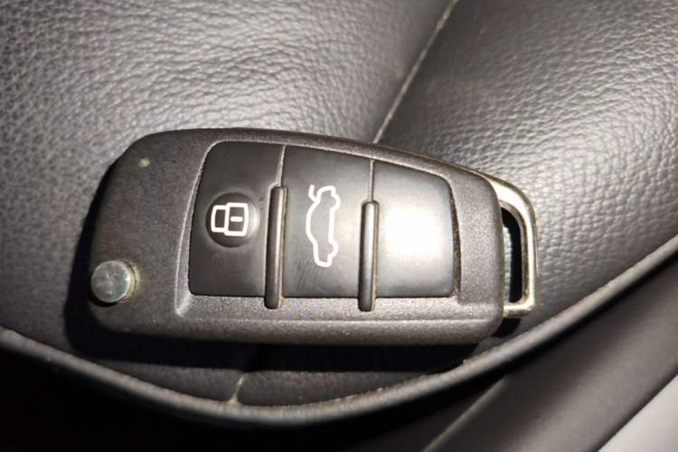 Used Audi Q3 2018 30th Anniversary Edition 30 TFSI Fashion Model Vehicle Key