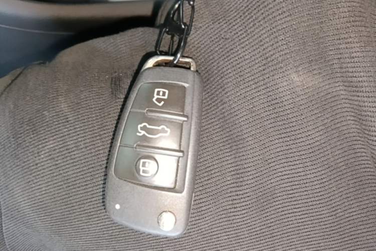 Used Audi Q3 2018 30th Anniversary Edition 30 TFSI Fashion Model Vehicle Key