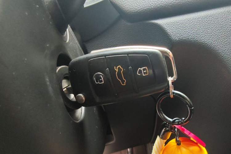 Used Audi Q3 2018 30th Anniversary Edition 30 TFSI Fashion Model Vehicle Key