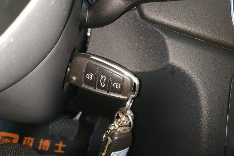Used Audi Q3 2018 30th Anniversary Edition 30 TFSI Fashion Model Vehicle Key