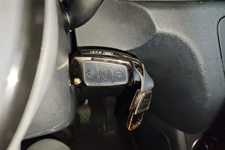 Used Audi Q3 2018 30th Anniversary Edition 30 TFSI Fashion Model Vehicle Key