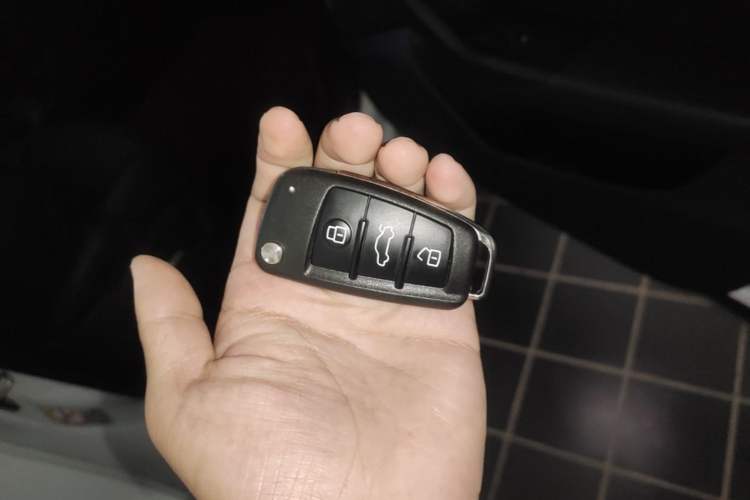 Used Audi Q3 2018 30th Anniversary Edition 30 TFSI Fashion Model Vehicle Key