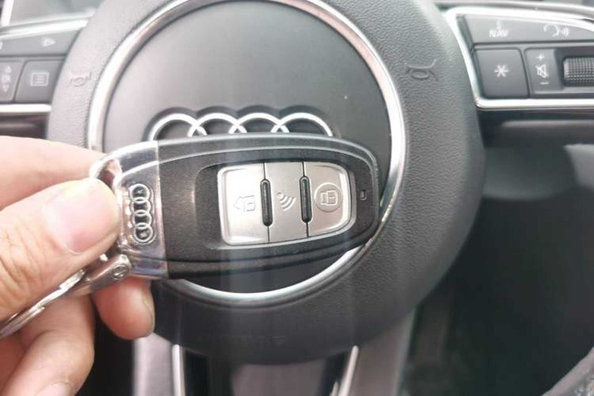 Used Audi Q3 2018 30th Anniversary Edition 35 TFSI Fashion Model Vehicle Key