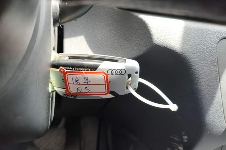 Used Audi Q3 2018 30th Anniversary Edition 30 TFSI Fashion Model Vehicle Key