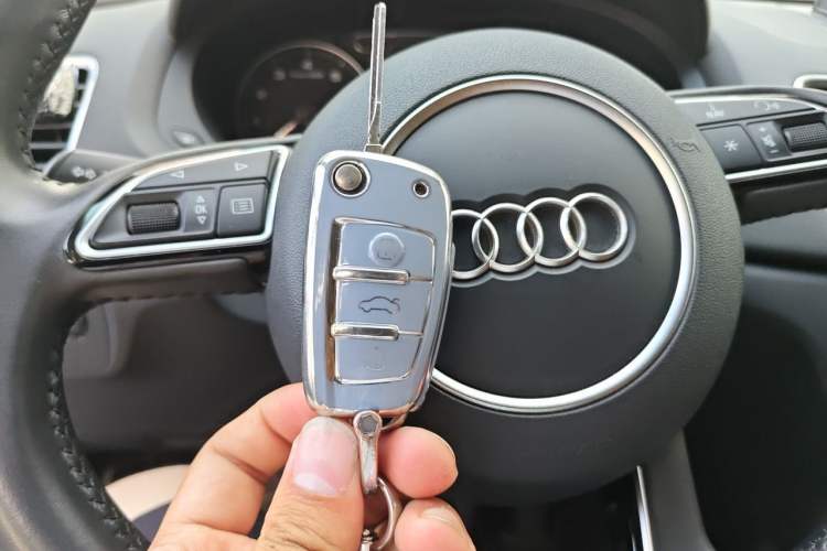 Used Audi Q3 2018 30th Anniversary Edition 30 TFSI Fashion Model Vehicle Key