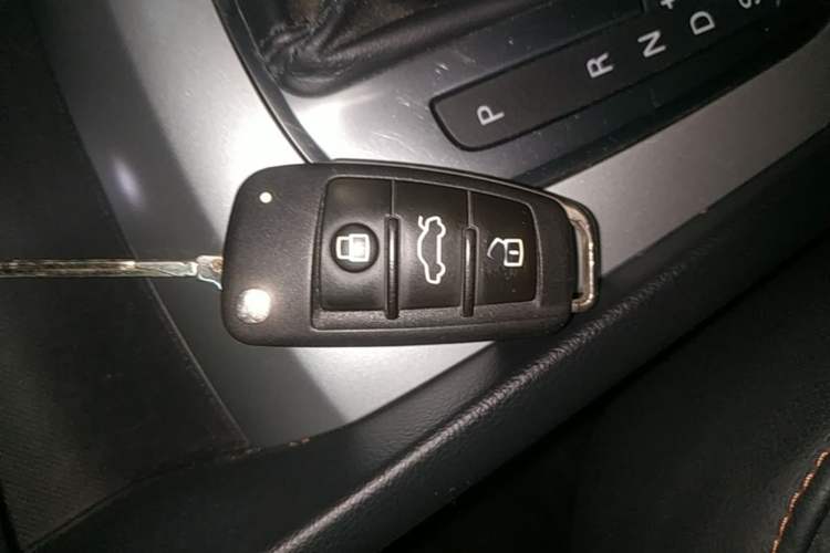 Used Audi Q3 2018 30th Anniversary Edition 30 TFSI Fashion Model Vehicle Key