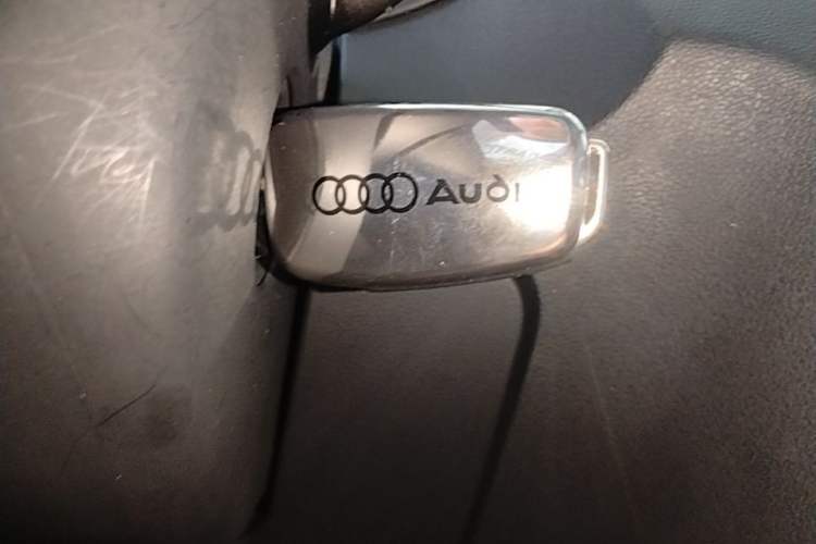 Used Audi Q3 2018 30th Anniversary Edition 30 TFSI Fashion Model Vehicle Key