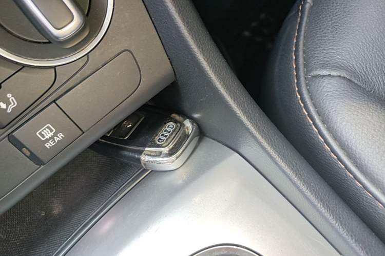Used Audi Q3 2018 30th Anniversary Edition 30 TFSI Fashion Model Vehicle Key