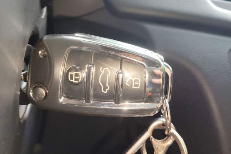 Used Audi Q3 2018 30th Anniversary Edition 30 TFSI Fashion Model Vehicle Key