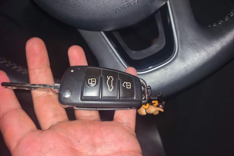 Used Audi Q3 2018 30th Anniversary Edition 30 TFSI Fashion Model Vehicle Key