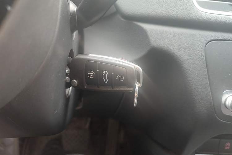 Used Audi Q3 2018 30th Anniversary Edition 30 TFSI Fashion Model Vehicle Key