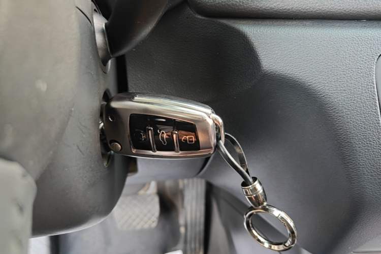Used Audi Q3 2018 30th Anniversary Edition 30 TFSI Fashion Model Vehicle Key