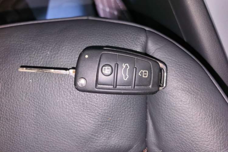 Used Audi Q3 2018 30th Anniversary Edition 30 TFSI Fashion Model Vehicle Key