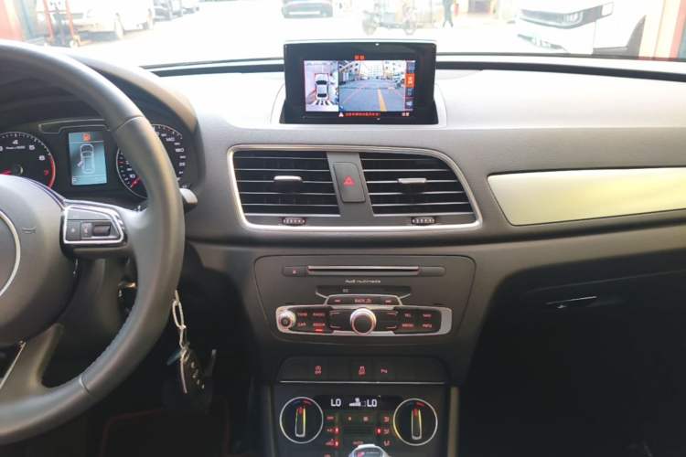 Used Audi Q3 2018 30th Anniversary Edition 30 TFSI Fashion Model Audio And AC Panel