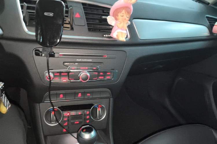 Used Audi Q3 2018 30 TFSI Fashion Edition Collector's Version Audio And AC Panel