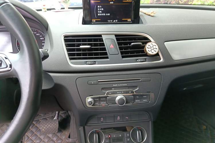 Used Audi Q3 2018 30th Anniversary Edition 30 TFSI Fashion Model Audio And AC Panel